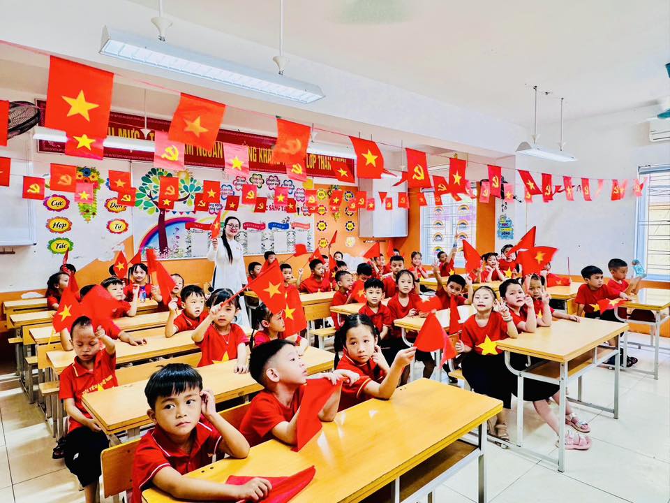 LỄ KHAI GIẢNG NĂM HỌC 2025–2026 & VÀ THAM GIA LỄ KỶ NIỆM 80 NĂM NGÀY THÀNH LẬP BỘ QUỐC GIA GIÁO DỤC (TIỀN THÂN CỦA BỘ GD& ĐT) TẠI TRƯỜNG TH ĐỘI CUNG