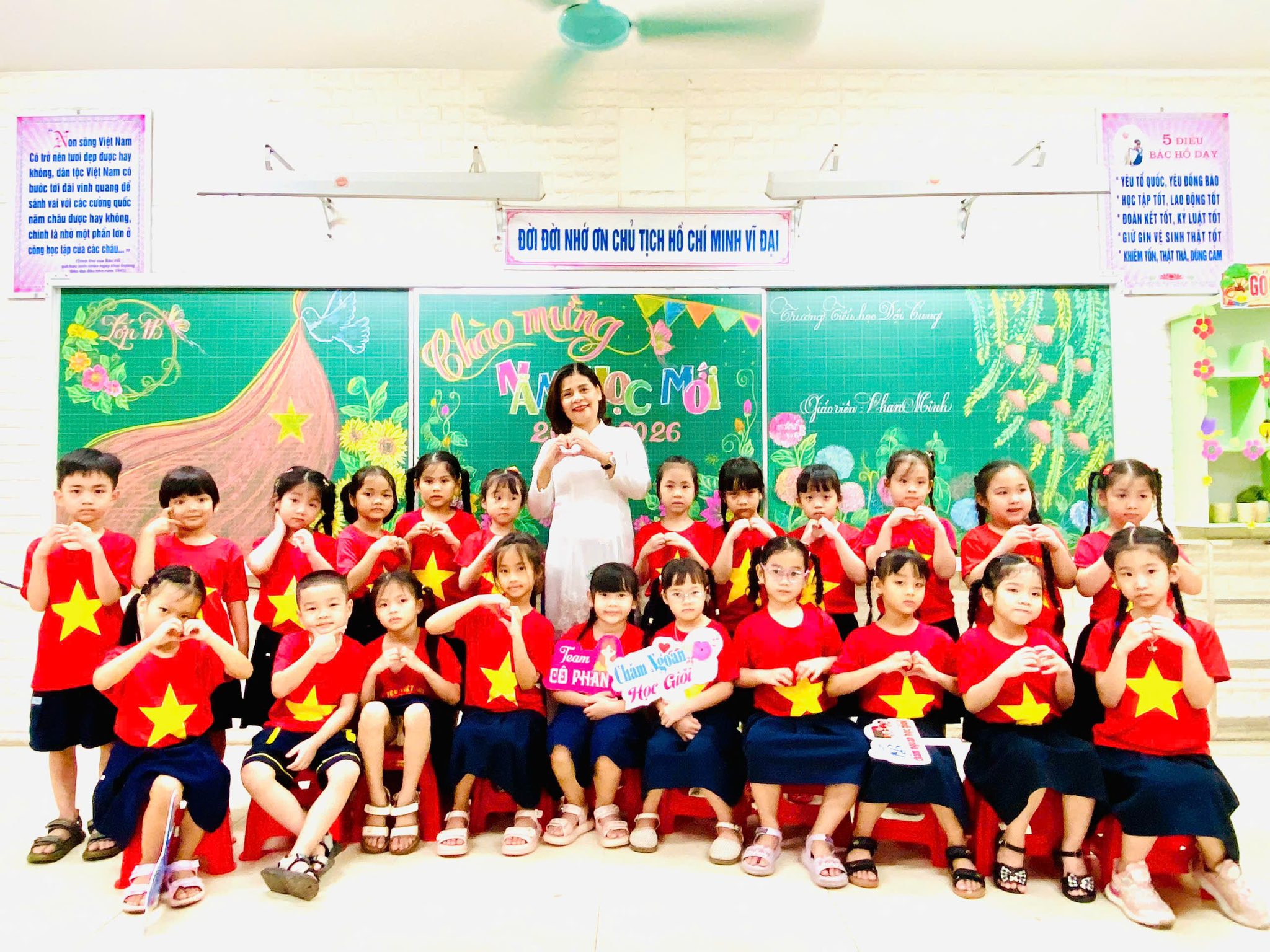 LỄ KHAI GIẢNG NĂM HỌC 2025–2026 & VÀ THAM GIA LỄ KỶ NIỆM 80 NĂM NGÀY THÀNH LẬP BỘ QUỐC GIA GIÁO DỤC (TIỀN THÂN CỦA BỘ GD& ĐT) TẠI TRƯỜNG TH ĐỘI CUNG