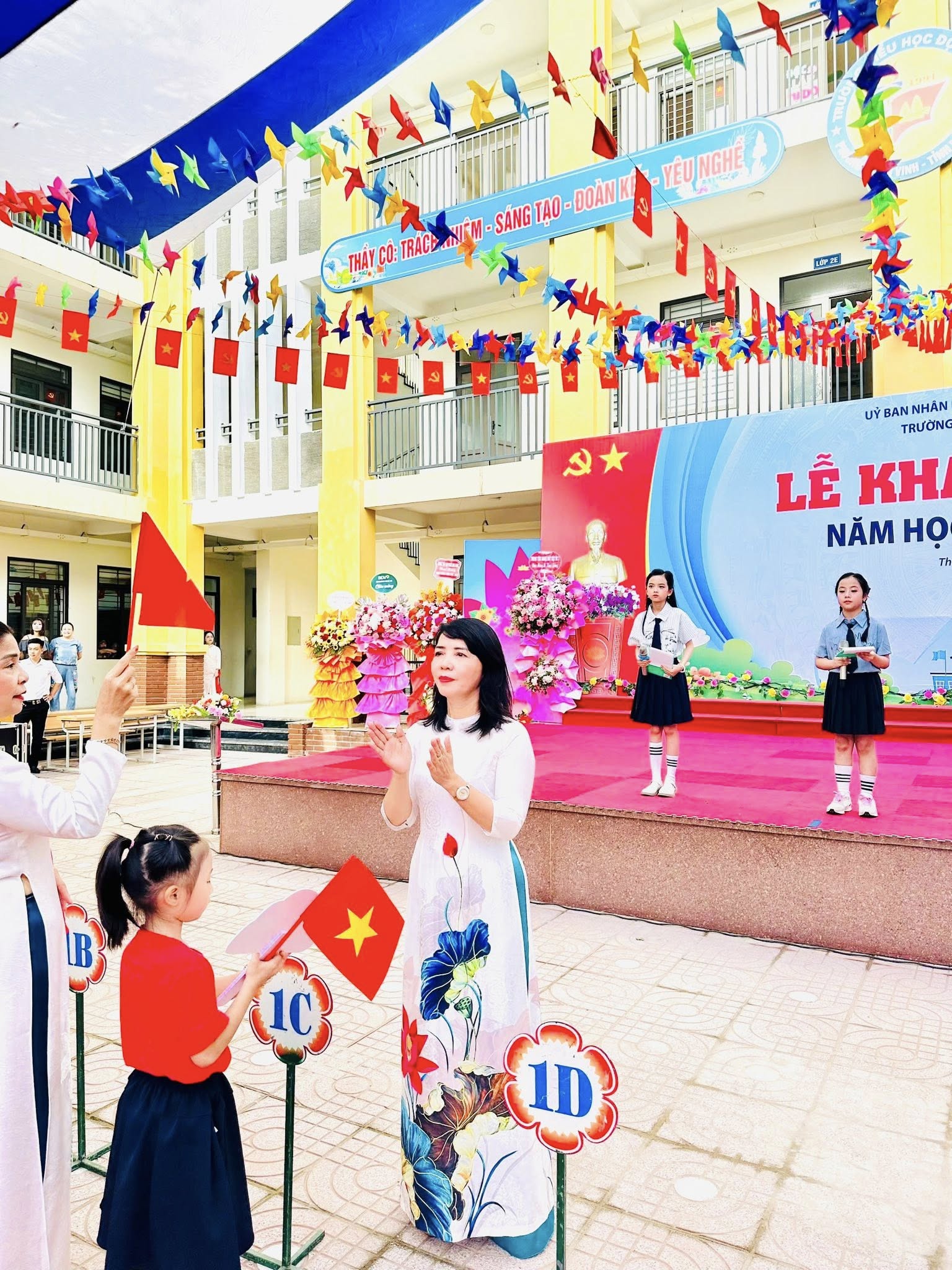 LỄ KHAI GIẢNG NĂM HỌC 2025–2026 & VÀ THAM GIA LỄ KỶ NIỆM 80 NĂM NGÀY THÀNH LẬP BỘ QUỐC GIA GIÁO DỤC (TIỀN THÂN CỦA BỘ GD& ĐT) TẠI TRƯỜNG TH ĐỘI CUNG