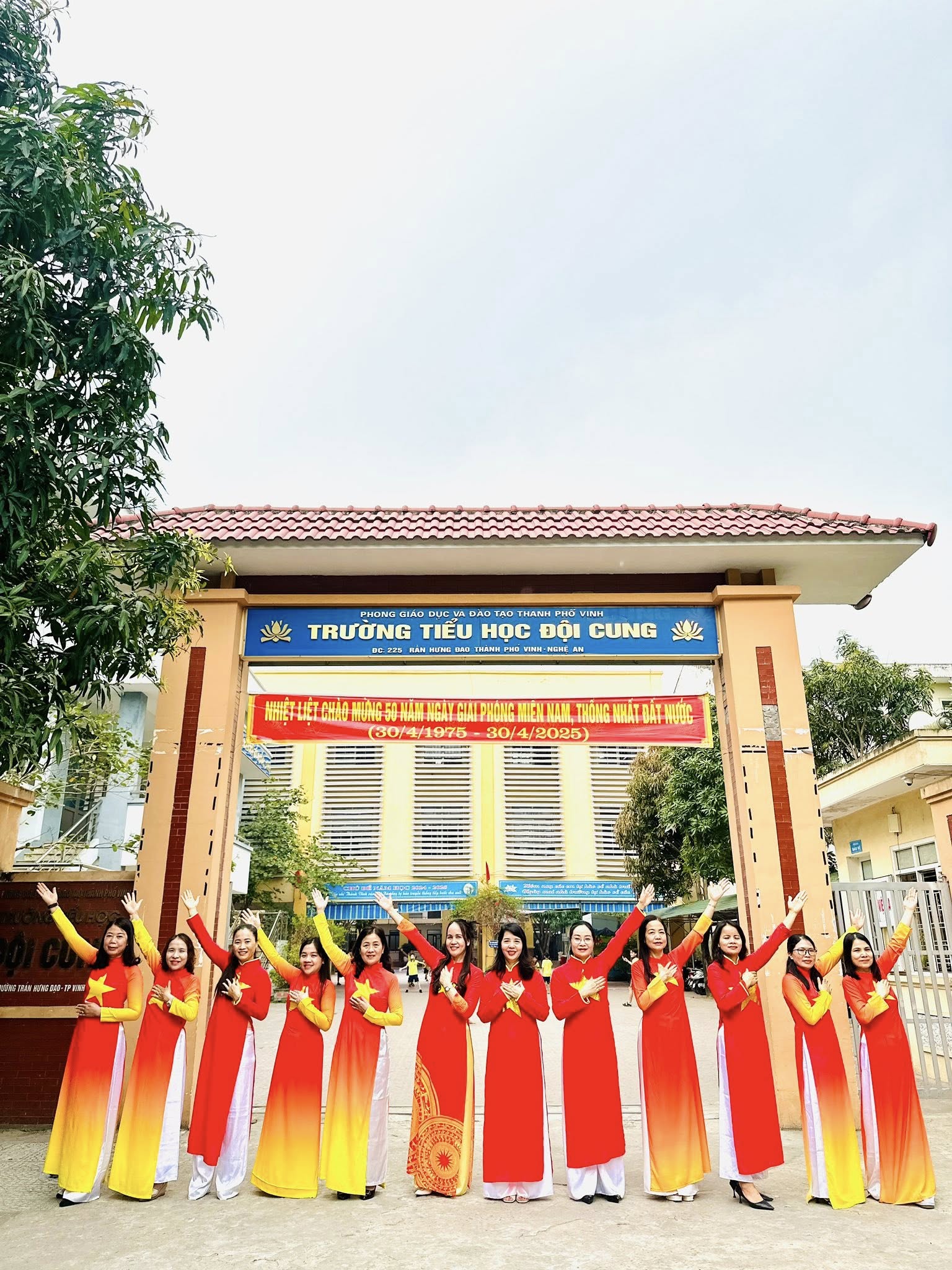 TRƯỜNG TIỂU HỌC ĐỘI CUNG RỰC RỠ SẮC MÀU CHÀO MỪNG 50 NĂM NGÀY HỘI NON SÔNG THỐNG NHẤT