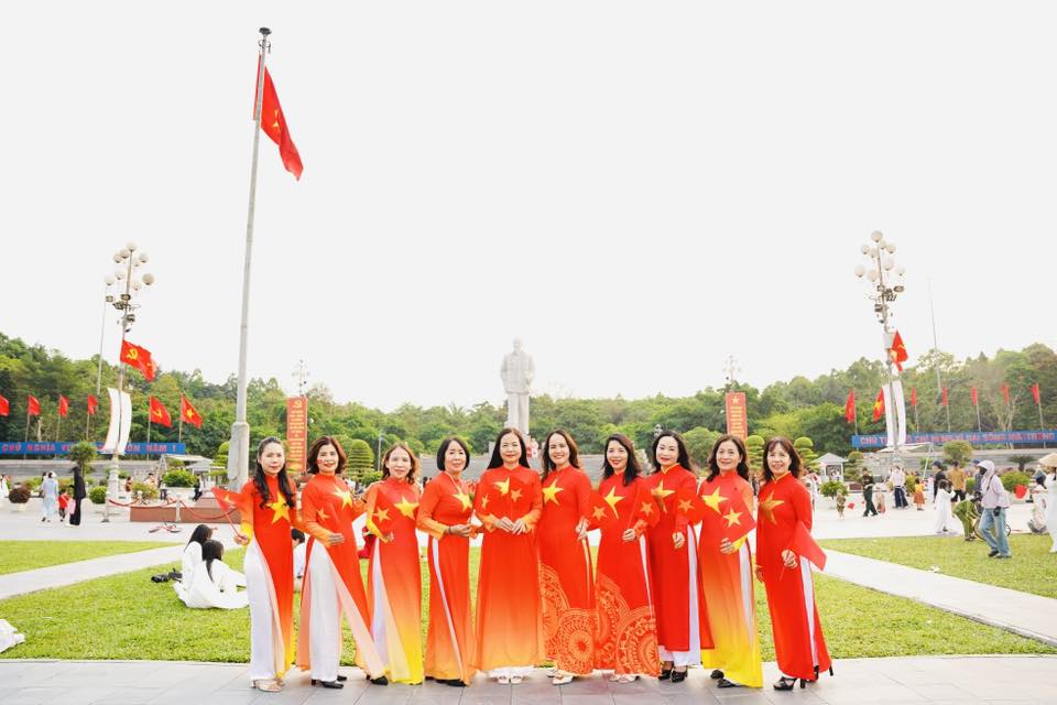 TRƯỜNG TIỂU HỌC ĐỘI CUNG RỰC RỠ SẮC MÀU CHÀO MỪNG 50 NĂM NGÀY HỘI NON SÔNG THỐNG NHẤT