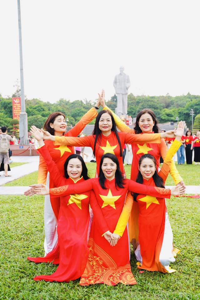 TRƯỜNG TIỂU HỌC ĐỘI CUNG RỰC RỠ SẮC MÀU CHÀO MỪNG 50 NĂM NGÀY HỘI NON SÔNG THỐNG NHẤT