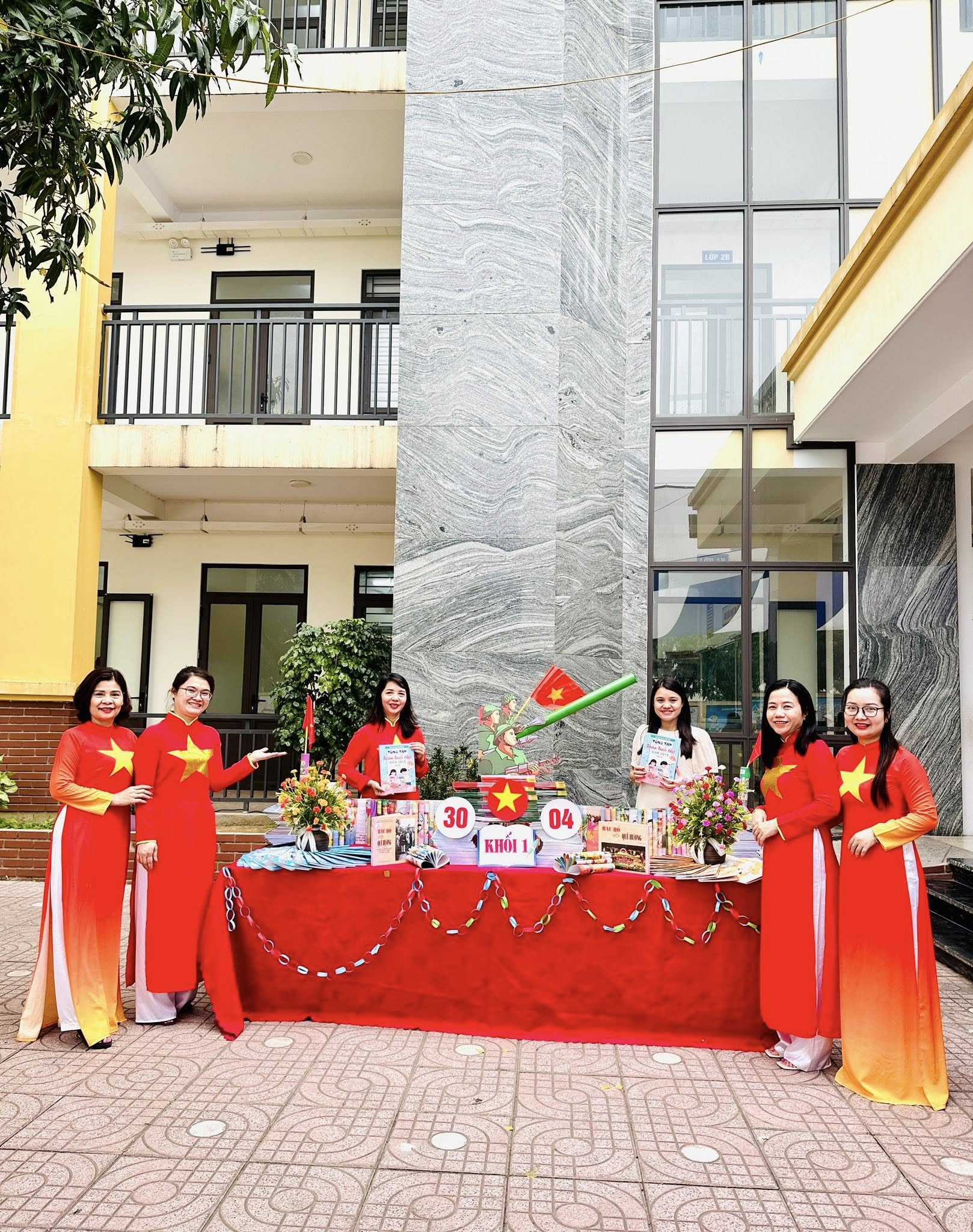 TRƯỜNG TIỂU HỌC ĐỘI CUNG RỰC RỠ SẮC MÀU CHÀO MỪNG 50 NĂM NGÀY HỘI NON SÔNG THỐNG NHẤT