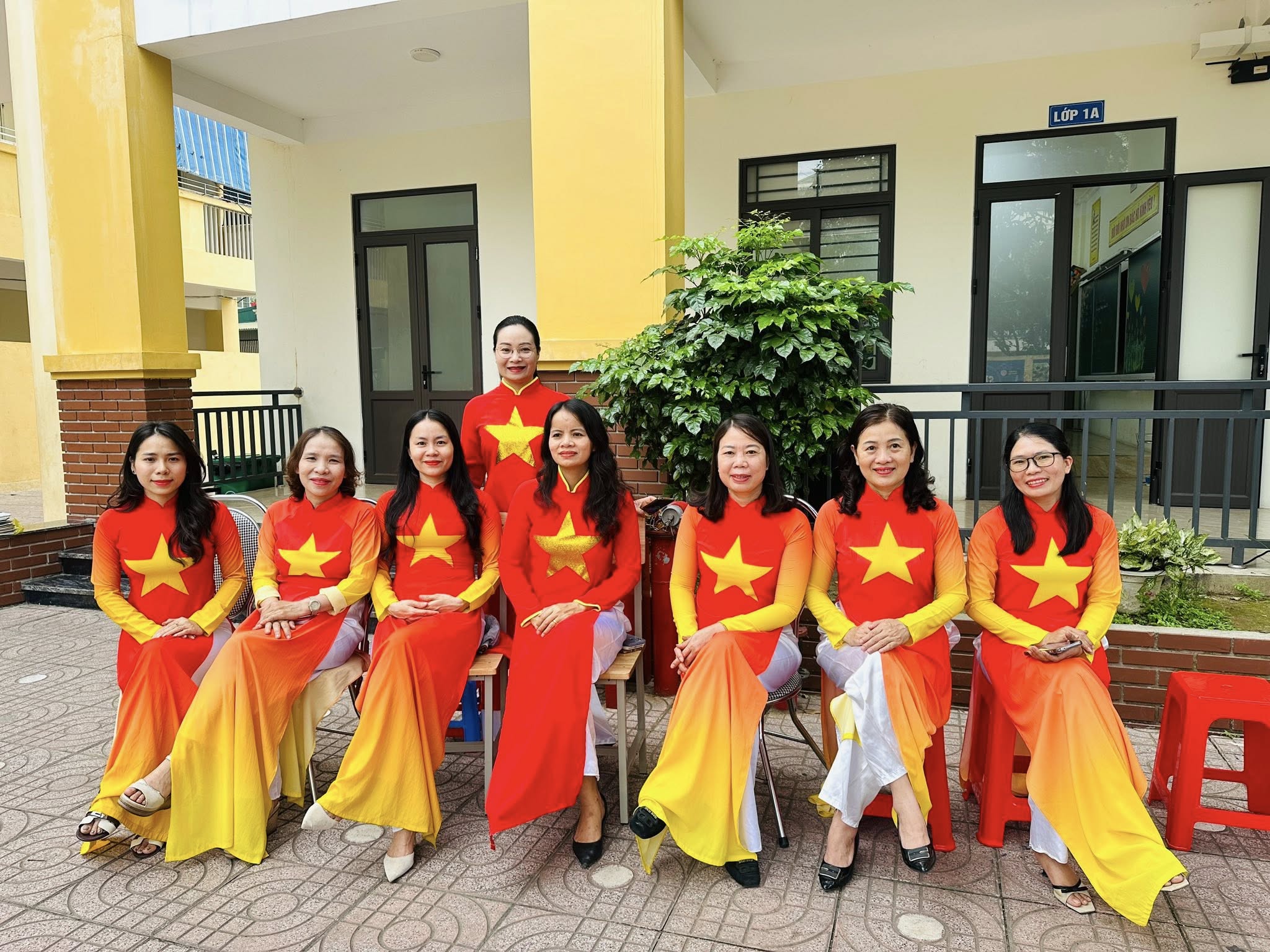 TRƯỜNG TIỂU HỌC ĐỘI CUNG RỰC RỠ SẮC MÀU CHÀO MỪNG 50 NĂM NGÀY HỘI NON SÔNG THỐNG NHẤT