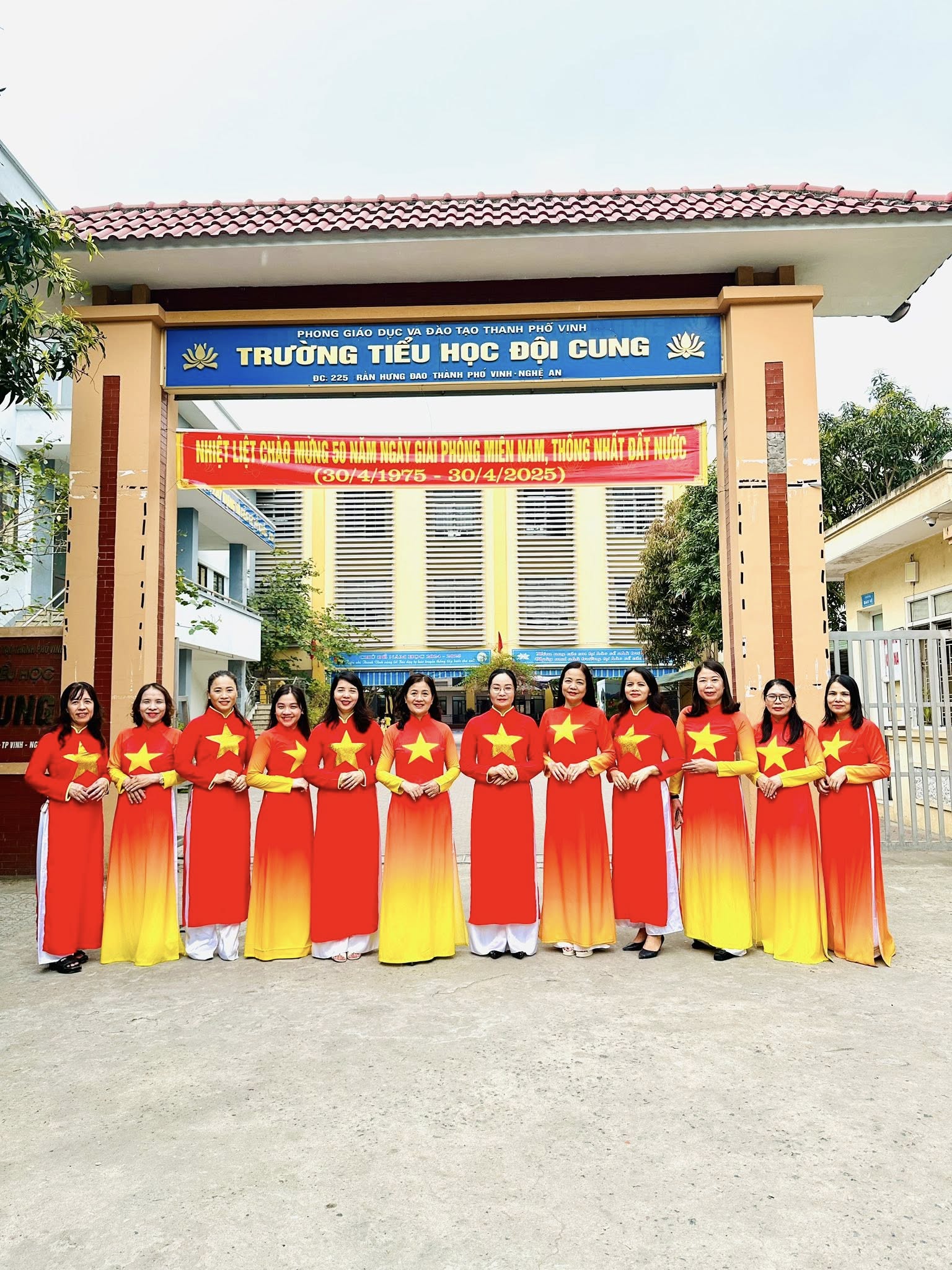 TRƯỜNG TIỂU HỌC ĐỘI CUNG RỰC RỠ SẮC MÀU CHÀO MỪNG 50 NĂM NGÀY HỘI NON SÔNG THỐNG NHẤT