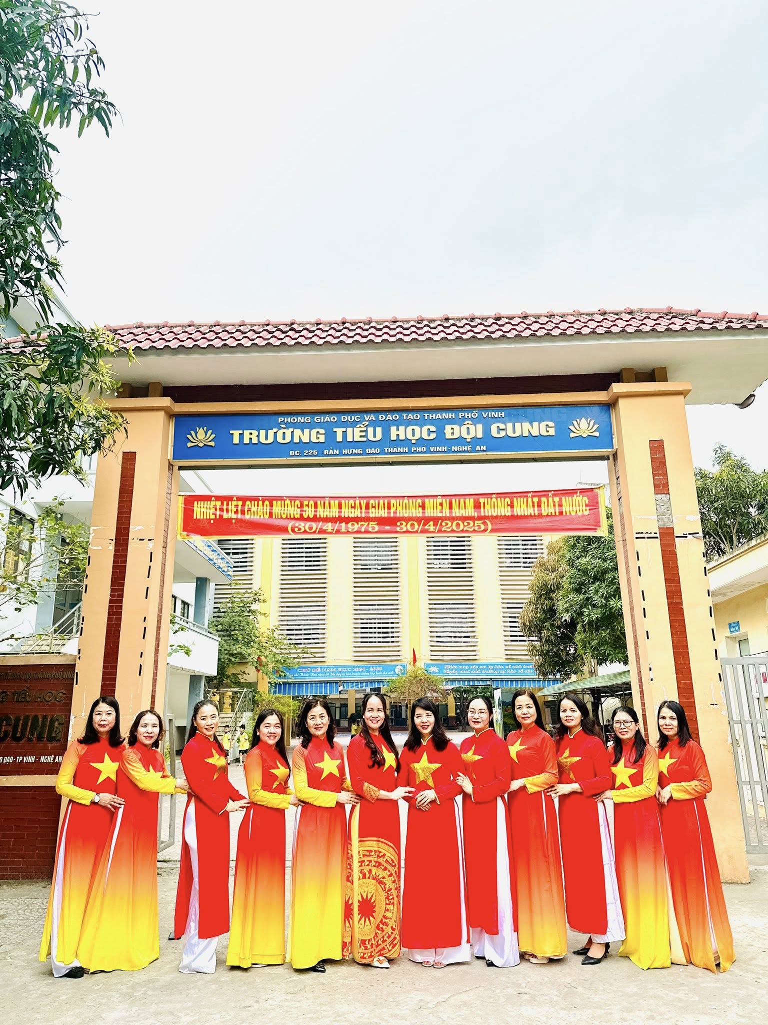 TRƯỜNG TIỂU HỌC ĐỘI CUNG RỰC RỠ SẮC MÀU CHÀO MỪNG 50 NĂM NGÀY HỘI NON SÔNG THỐNG NHẤT