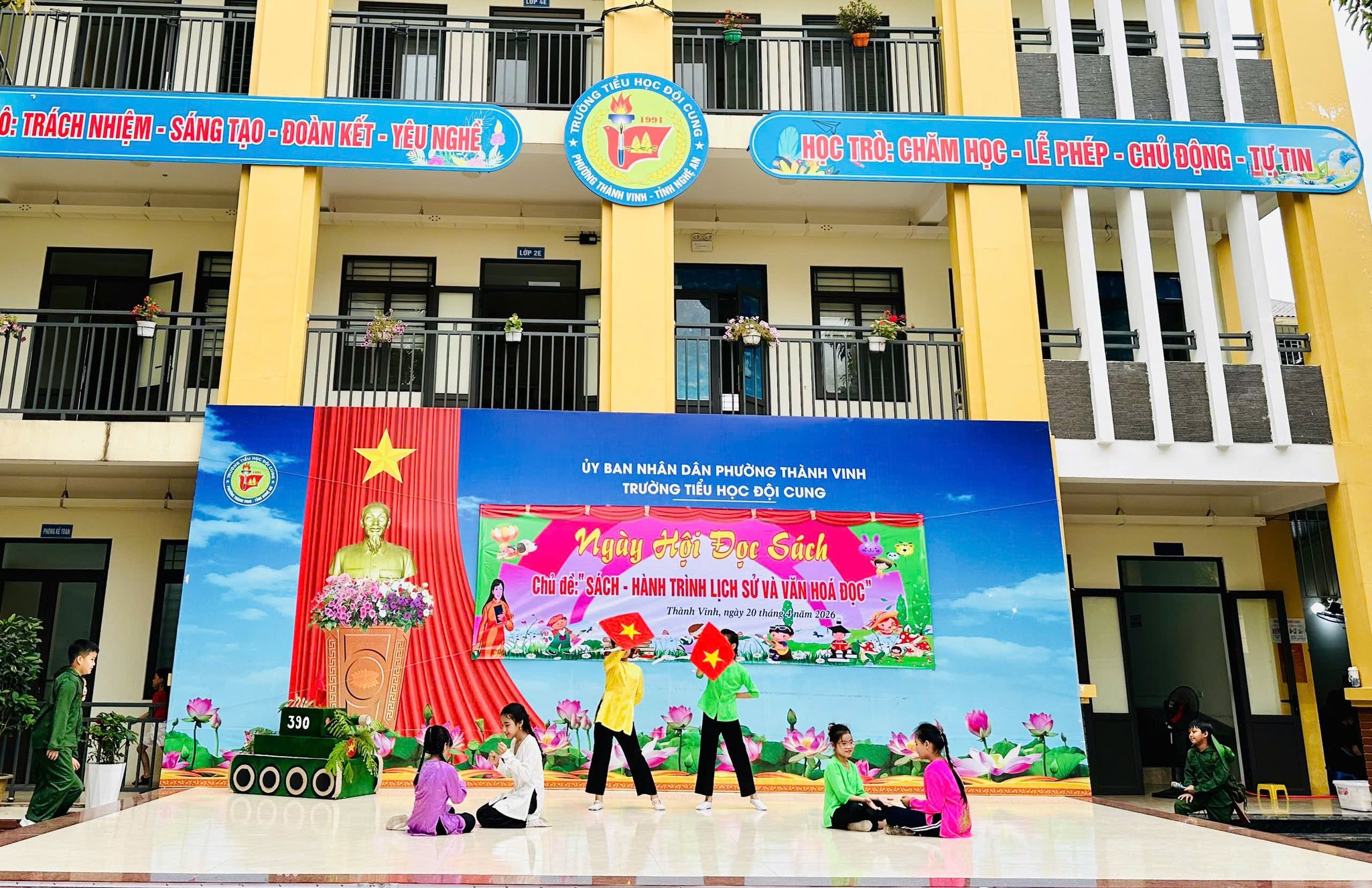 NGÀY HỘI ĐỌC SÁCH – “SÁCH: HÀNH TRÌNH LỊCH SỬ VÀ VĂN HOÁ ĐỌC”