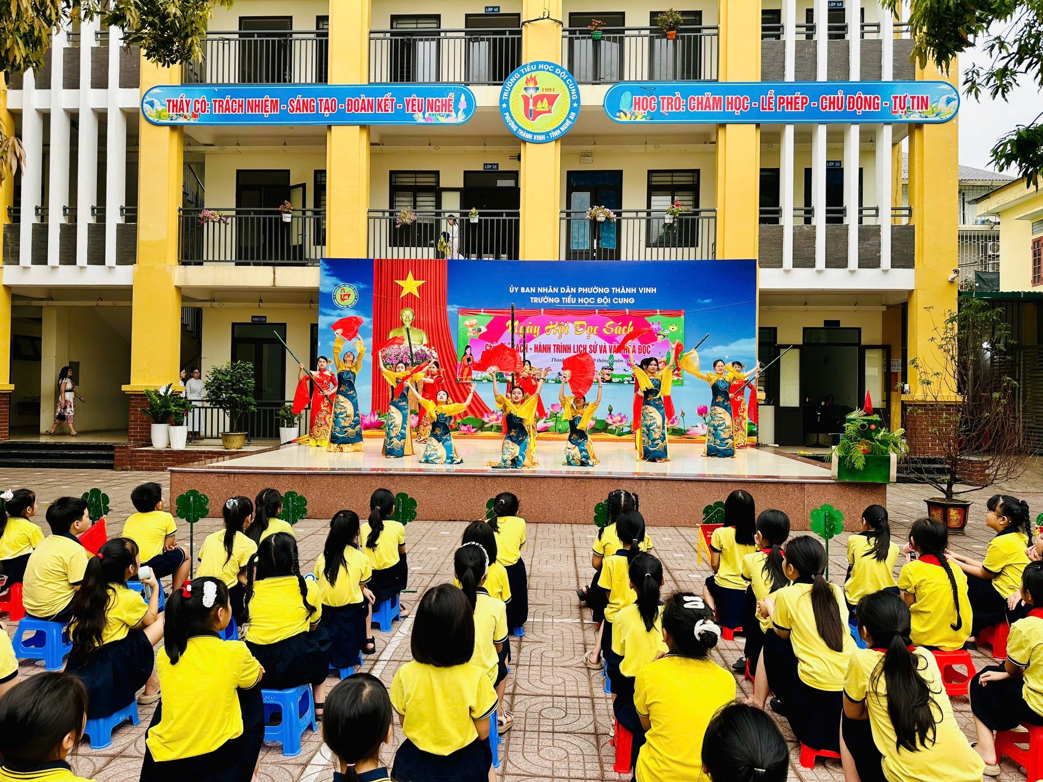 NGÀY HỘI ĐỌC SÁCH – “SÁCH: HÀNH TRÌNH LỊCH SỬ VÀ VĂN HOÁ ĐỌC”