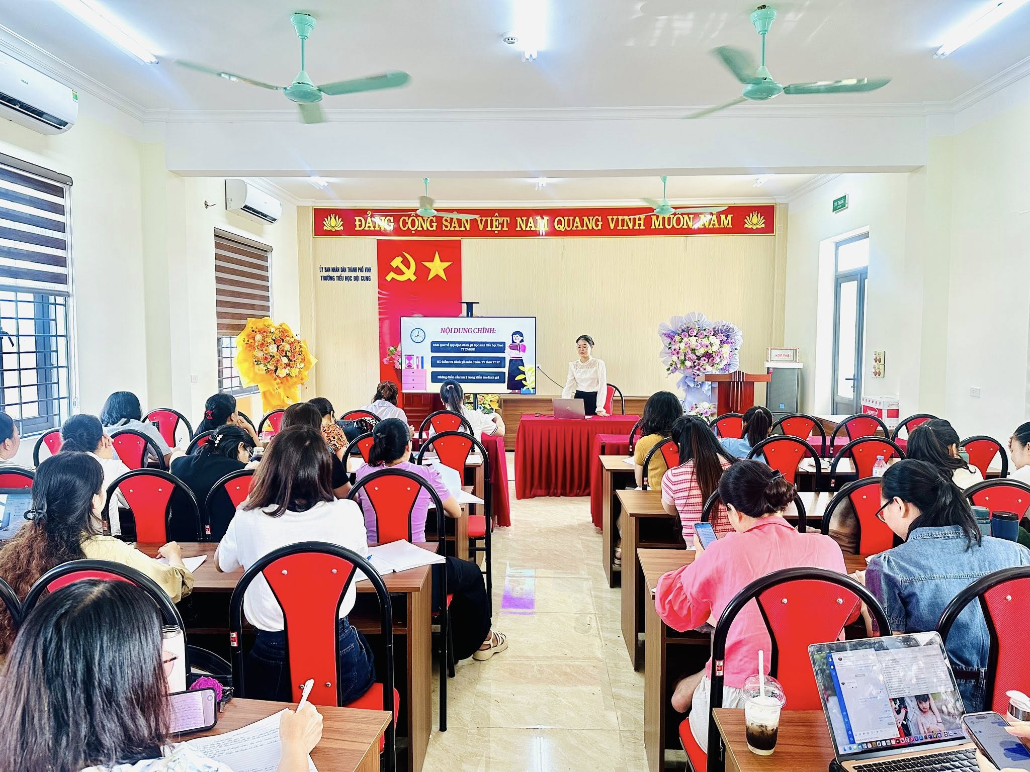 TINH THẦN CHÀO MỪNG NĂM HỌC MỚI 2025 – 2026 CỦA CÁN BỘ, GIÁO VIÊN, NHÂN VIÊN TRƯỜNG TH ĐỘI CUNG