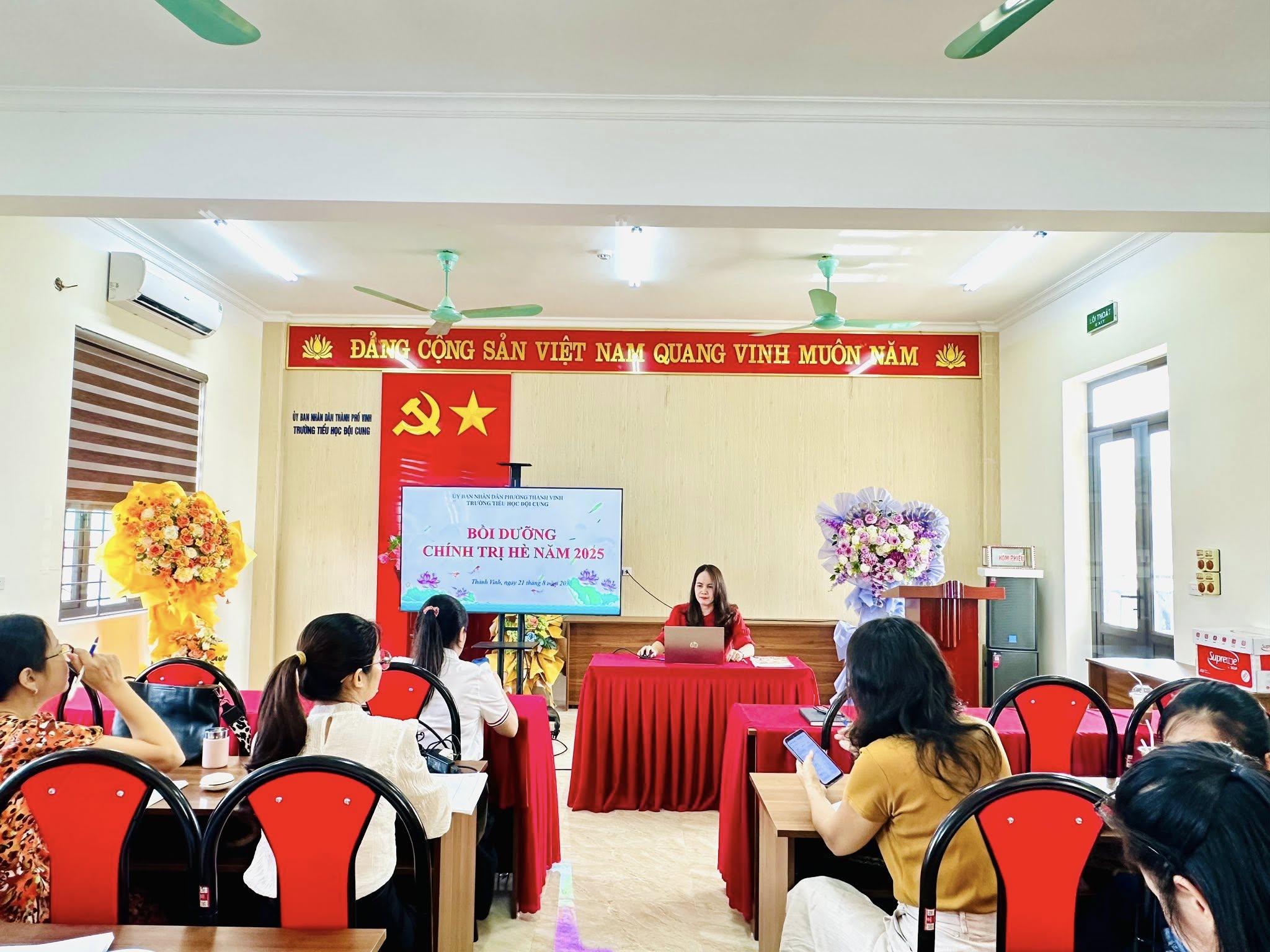 TINH THẦN CHÀO MỪNG NĂM HỌC MỚI 2025 – 2026 CỦA CÁN BỘ, GIÁO VIÊN, NHÂN VIÊN TRƯỜNG TH ĐỘI CUNG