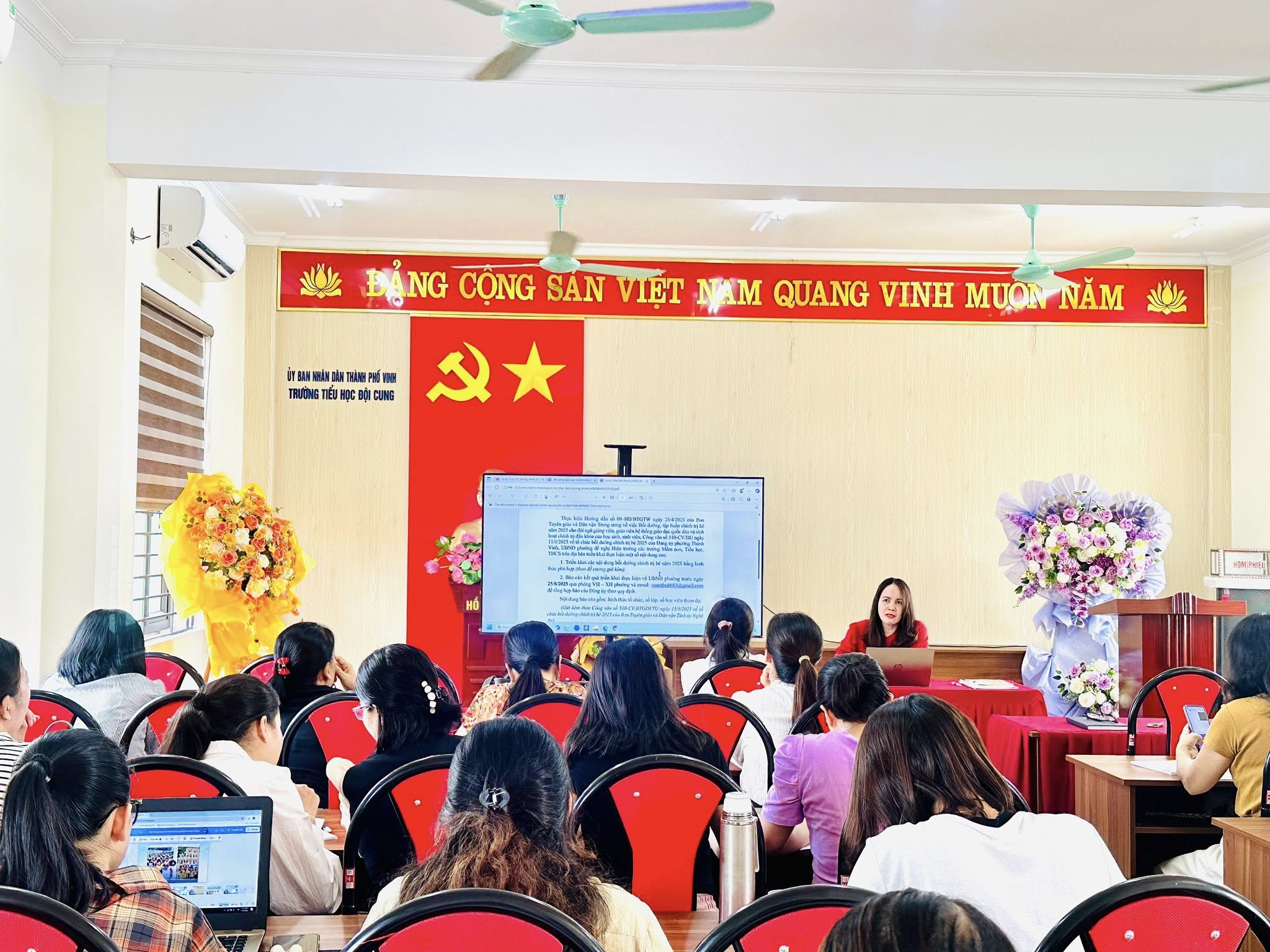 TINH THẦN CHÀO MỪNG NĂM HỌC MỚI 2025 – 2026 CỦA CÁN BỘ, GIÁO VIÊN, NHÂN VIÊN TRƯỜNG TH ĐỘI CUNG