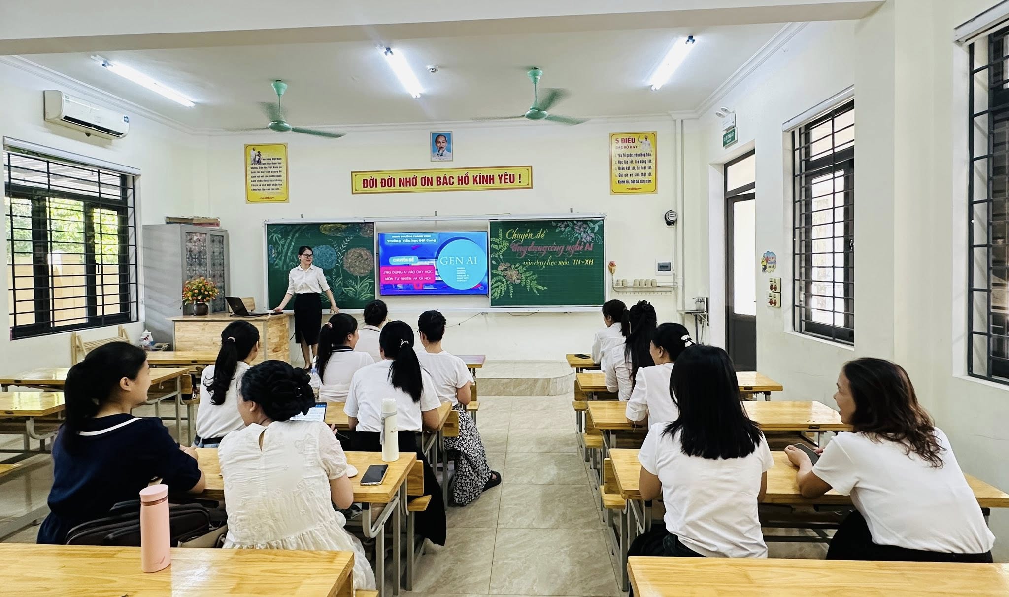 TINH THẦN CHÀO MỪNG NĂM HỌC MỚI 2025 – 2026 CỦA CÁN BỘ, GIÁO VIÊN, NHÂN VIÊN TRƯỜNG TH ĐỘI CUNG