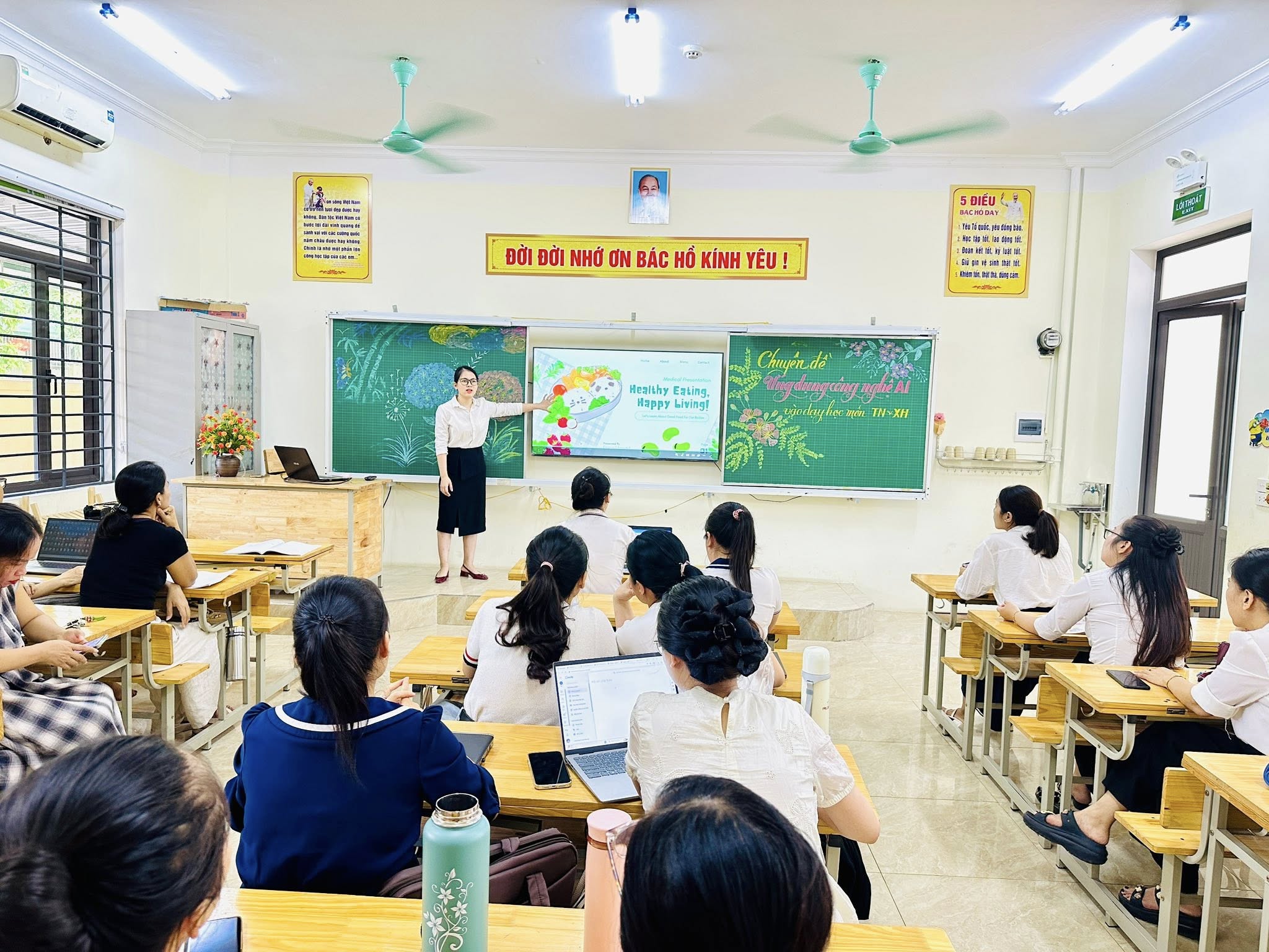 TINH THẦN CHÀO MỪNG NĂM HỌC MỚI 2025 – 2026 CỦA CÁN BỘ, GIÁO VIÊN, NHÂN VIÊN TRƯỜNG TH ĐỘI CUNG