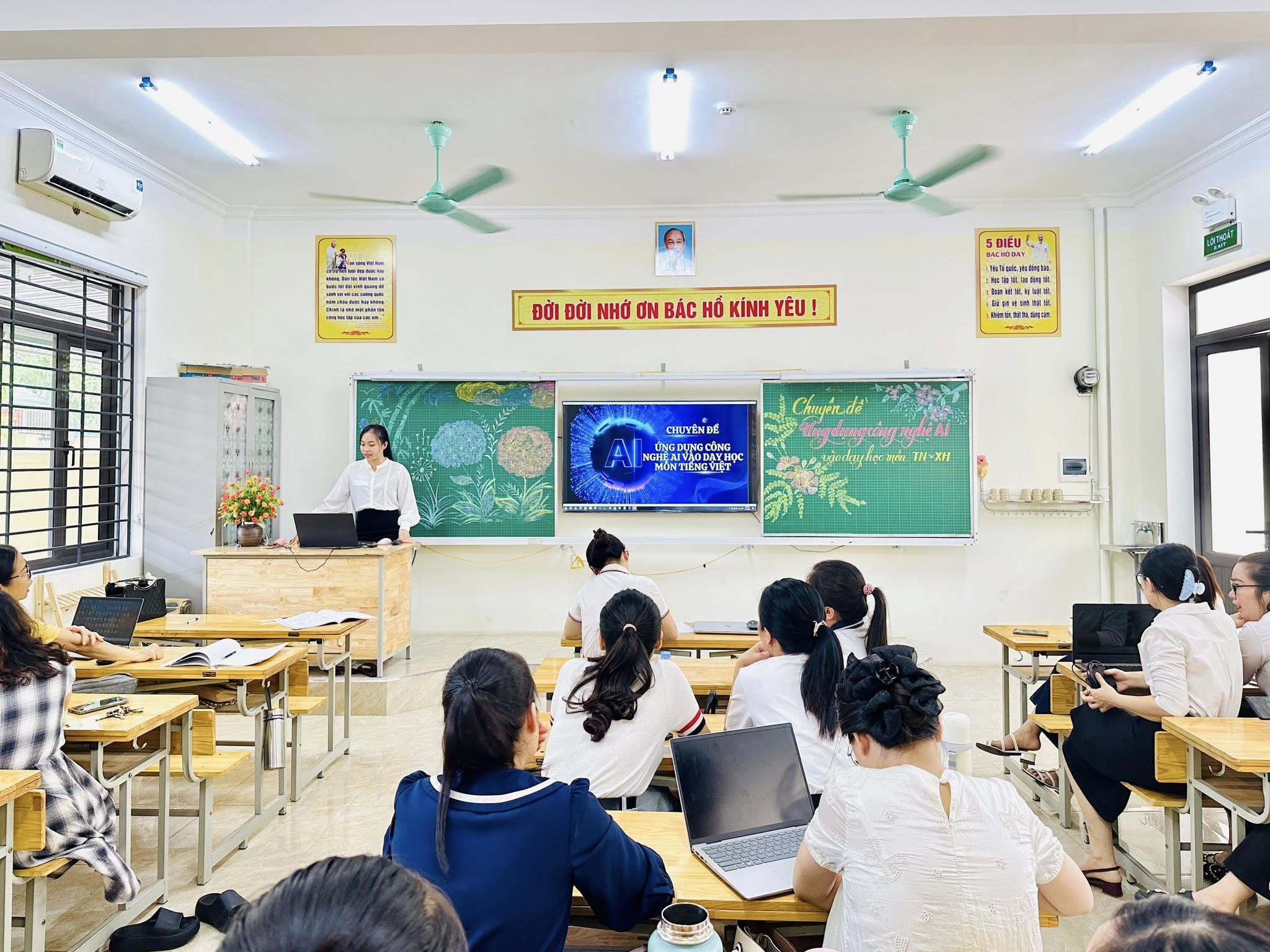 TINH THẦN CHÀO MỪNG NĂM HỌC MỚI 2025 – 2026 CỦA CÁN BỘ, GIÁO VIÊN, NHÂN VIÊN TRƯỜNG TH ĐỘI CUNG