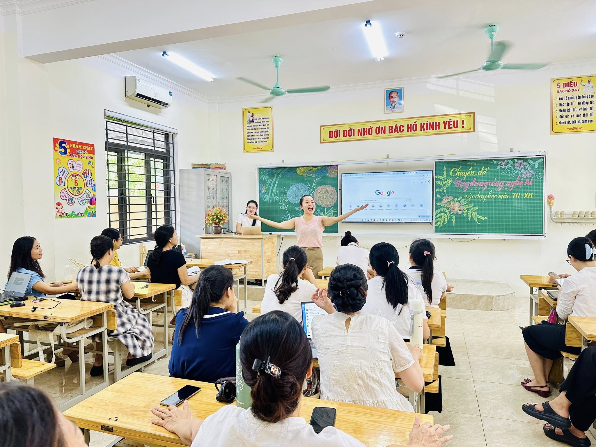 TINH THẦN CHÀO MỪNG NĂM HỌC MỚI 2025 – 2026 CỦA CÁN BỘ, GIÁO VIÊN, NHÂN VIÊN TRƯỜNG TH ĐỘI CUNG