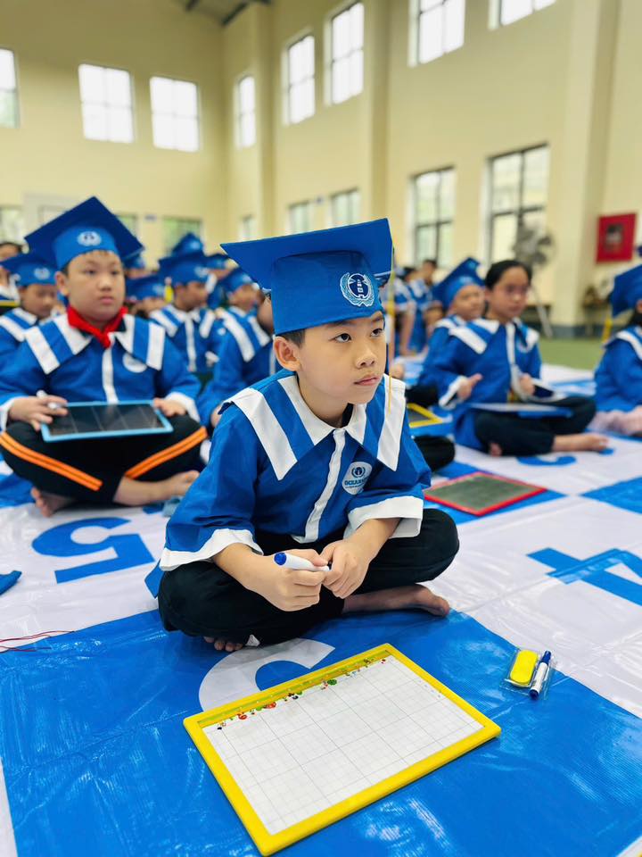 CÂU LẠC BỘ TIẾNG ANH THÁNG 10