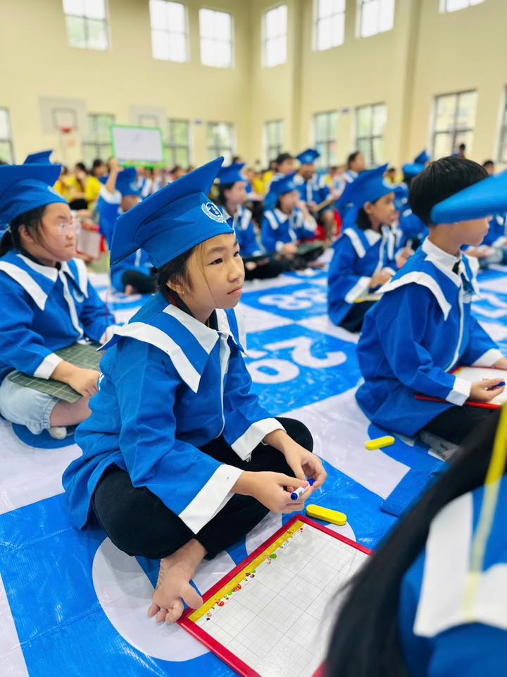 CÂU LẠC BỘ TIẾNG ANH THÁNG 10