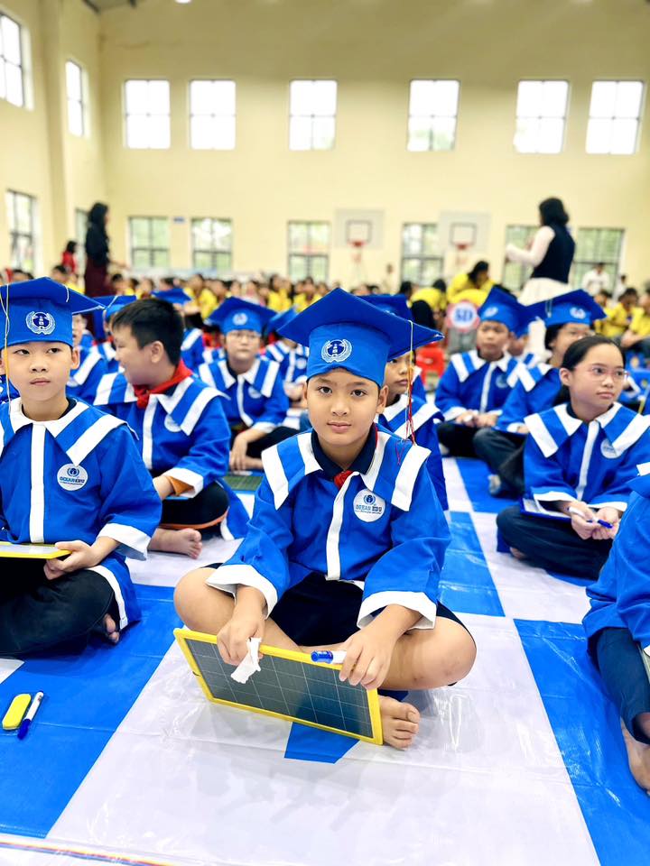 CÂU LẠC BỘ TIẾNG ANH THÁNG 10