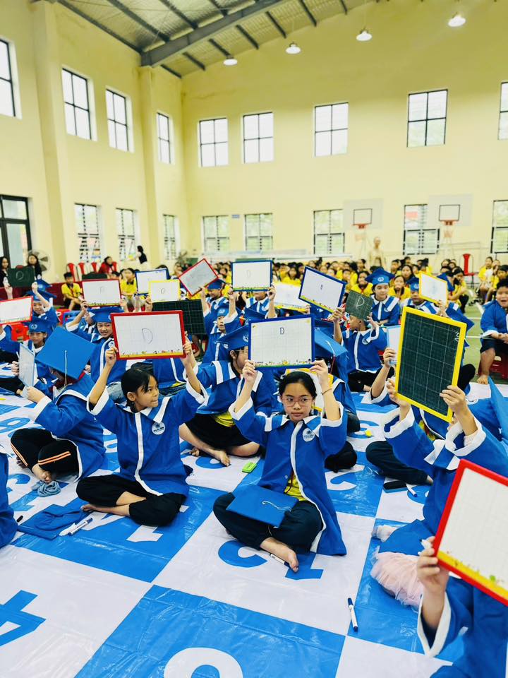 CÂU LẠC BỘ TIẾNG ANH THÁNG 10