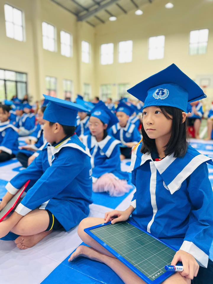 CÂU LẠC BỘ TIẾNG ANH THÁNG 10