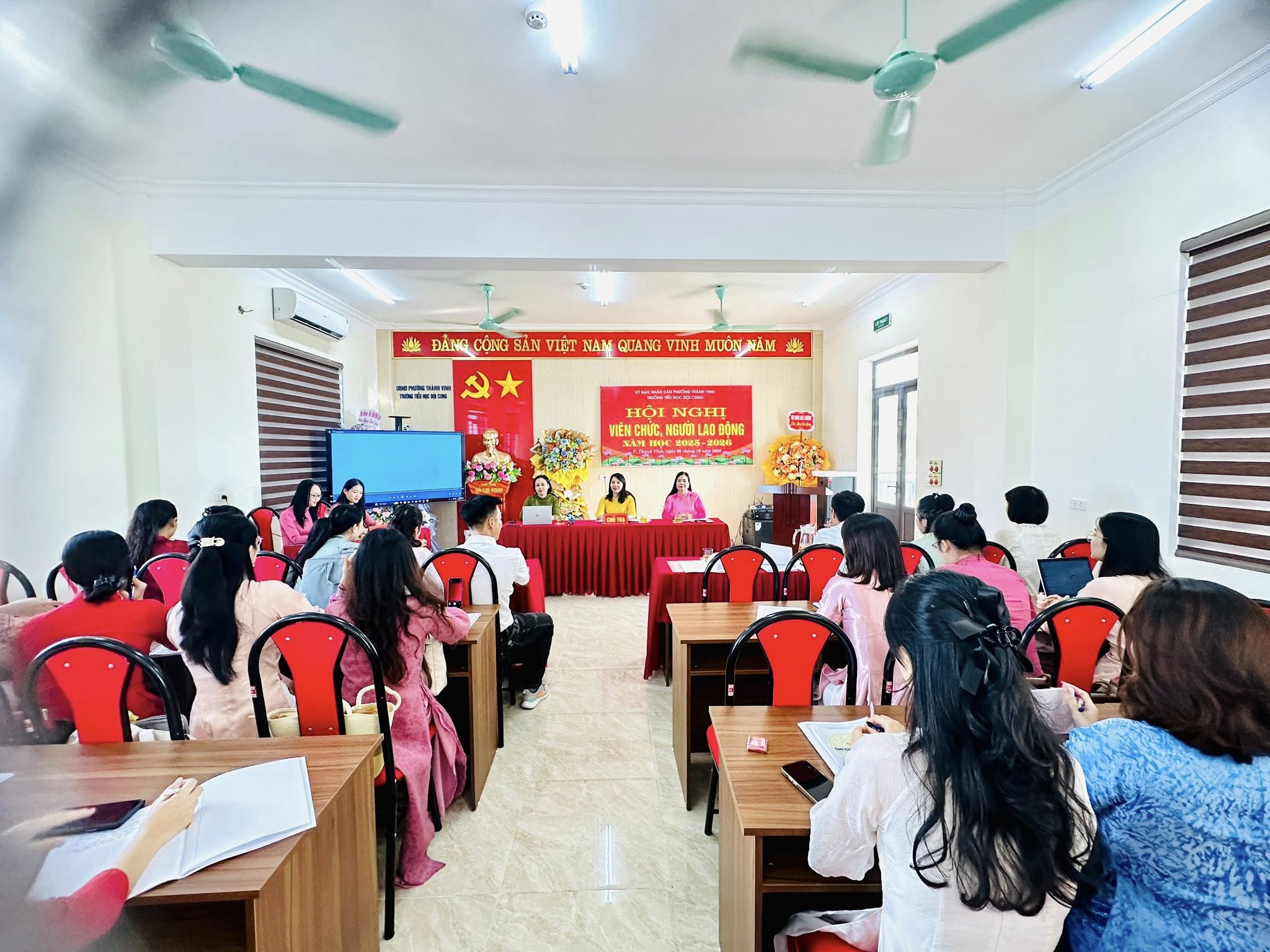 CHÚC MỪNG THÀNH CÔNG HỘI NGHỊ VIÊN CHỨC, NGƯỜI LAO ĐỘNG NĂM HỌC 2025–2026