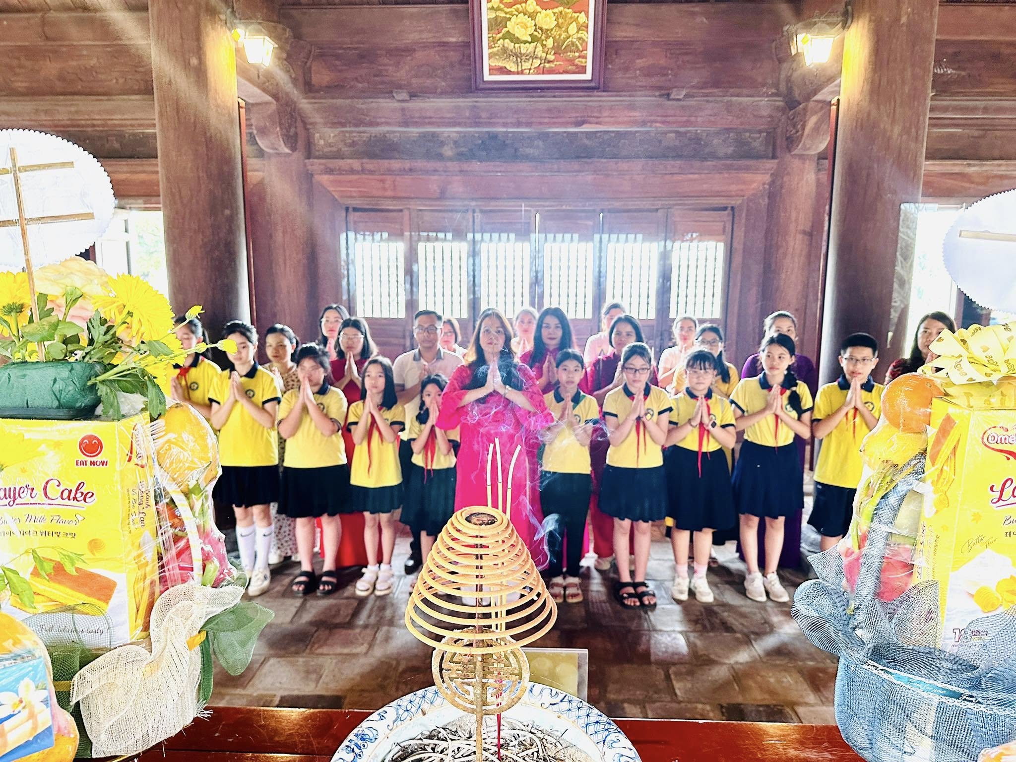 TRƯỜNG TIỂU HỌC ĐỘI CUNG ĐÃ TỔ CHỨC CHUYẾN THAM QUAN ĐẦY Ý NGHĨA CHO CÁC EM HỌC SINH LỚP 4, 5, ĐƯA CÁC EM ĐẾN QUÊ HƯƠNG HỒ CHỦ TỊCH VÀ TRẢI NGHIỆM VĂN HÓA TẠI LÀNG GỐM TRÙ SƠN, ĐÔ LƯƠNG, NHẰM KHƠI DẬY LÒNG TỰ HÀO DÂN TỘC VÀ SỰ YÊU THÍCH KHÁM PHÁ DI SẢN.