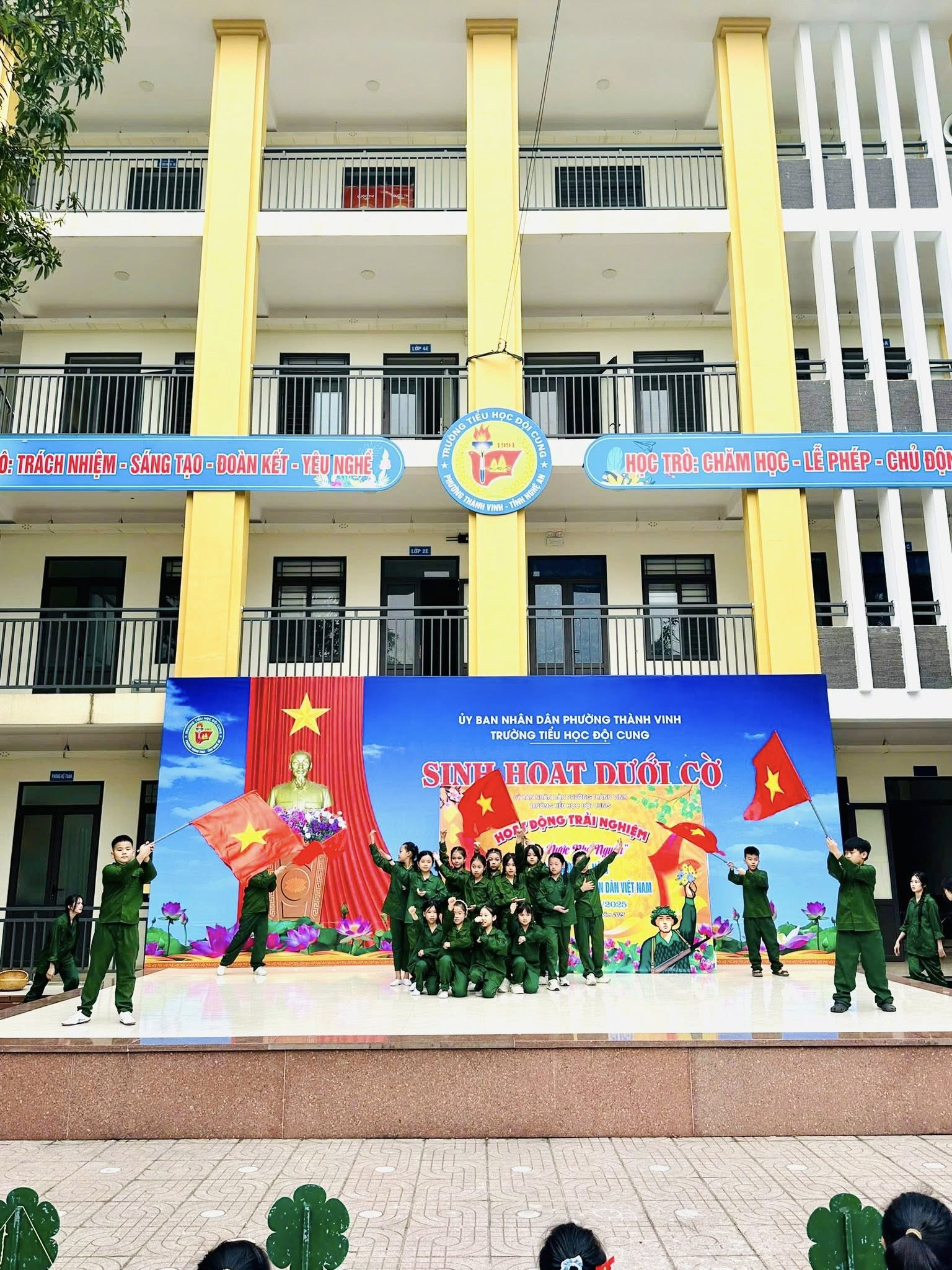 HOẠT ĐỘNG TRẢI NGHIỆM “ UỐNG NƯỚC NHỚ NGUỒN- GIÁO DỤC TRUYỀN THỐNG YÊU NƯỚC VÀ LÒNG BIẾT ƠN”