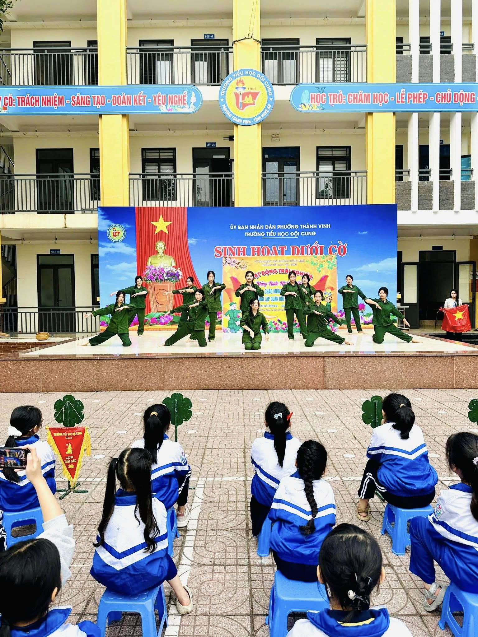 HOẠT ĐỘNG TRẢI NGHIỆM “ UỐNG NƯỚC NHỚ NGUỒN- GIÁO DỤC TRUYỀN THỐNG YÊU NƯỚC VÀ LÒNG BIẾT ƠN”