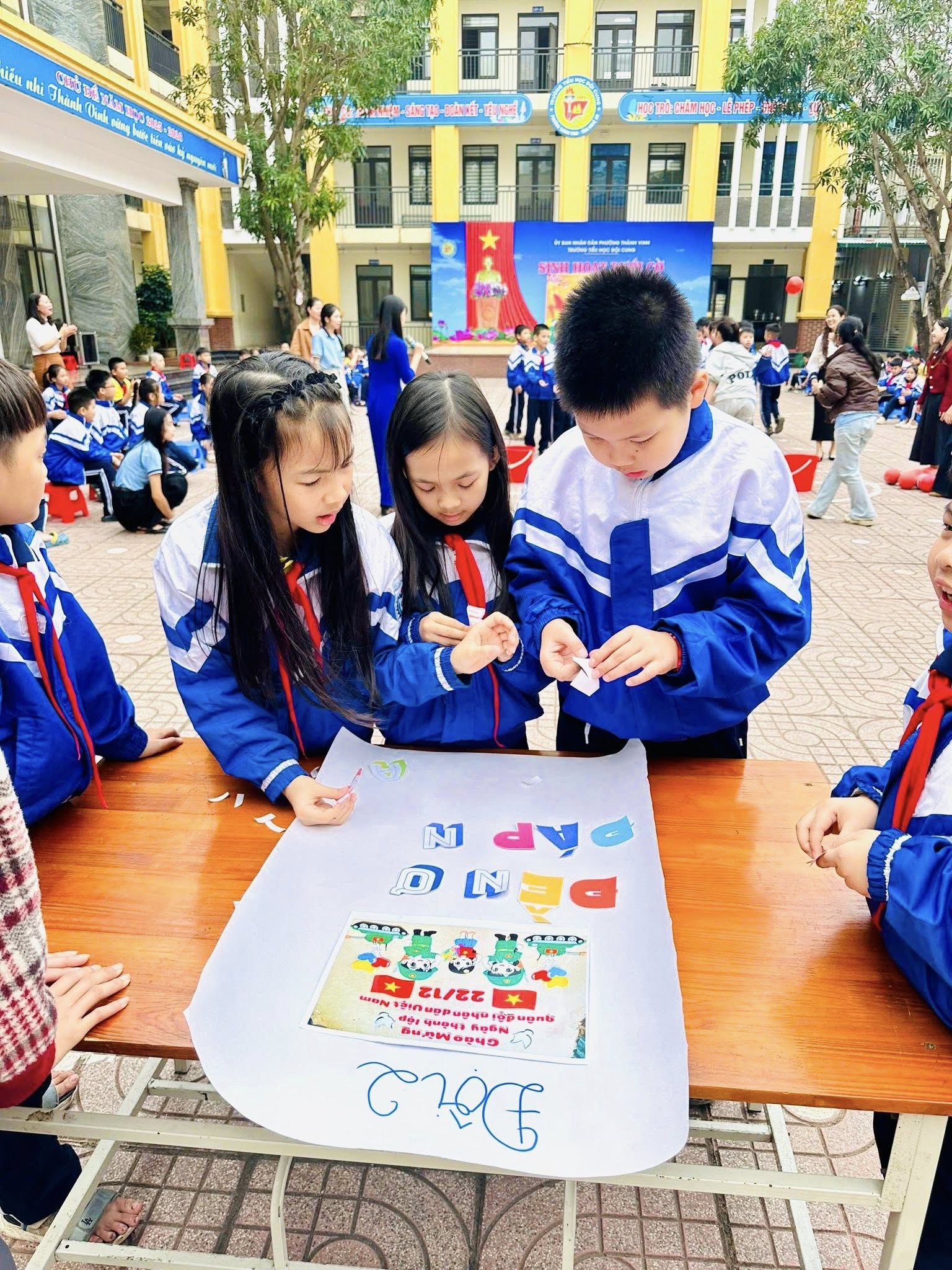 HOẠT ĐỘNG TRẢI NGHIỆM “ UỐNG NƯỚC NHỚ NGUỒN- GIÁO DỤC TRUYỀN THỐNG YÊU NƯỚC VÀ LÒNG BIẾT ƠN”