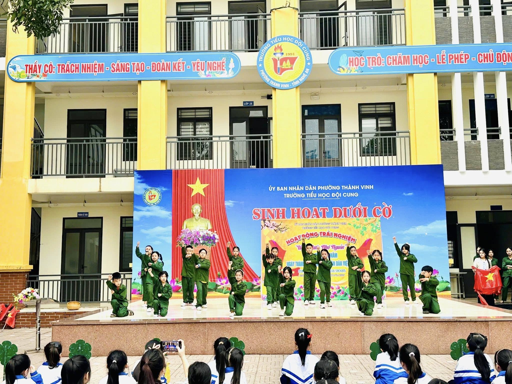 HOẠT ĐỘNG TRẢI NGHIỆM “ UỐNG NƯỚC NHỚ NGUỒN- GIÁO DỤC TRUYỀN THỐNG YÊU NƯỚC VÀ LÒNG BIẾT ƠN”